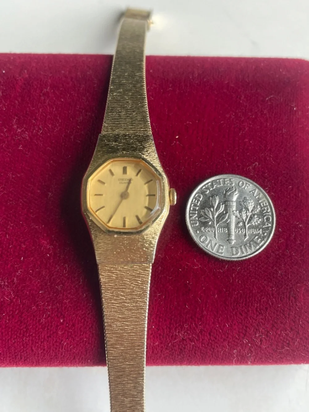 Seiko 2C20-6510 Vintage Gold-Tone Ladies Watch - running